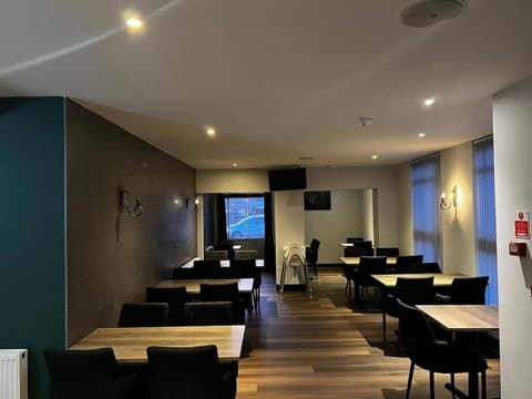 Crown Court Hotel & Bar., Reception