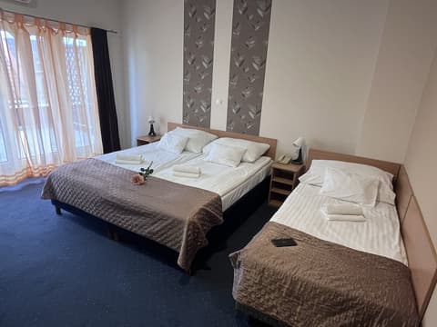 Hotel Rose City, Room