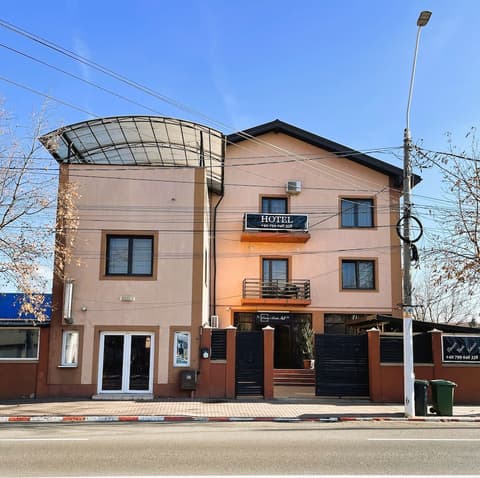 Hotel William, Exterior