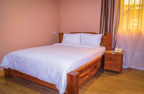 Briston Hotel - Serengeti