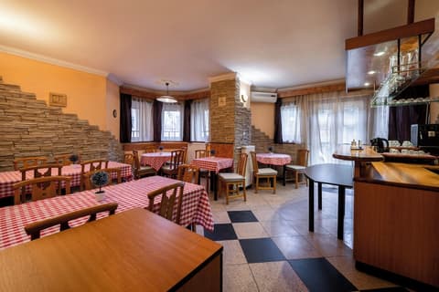 Kristal Hotel, Restaurant