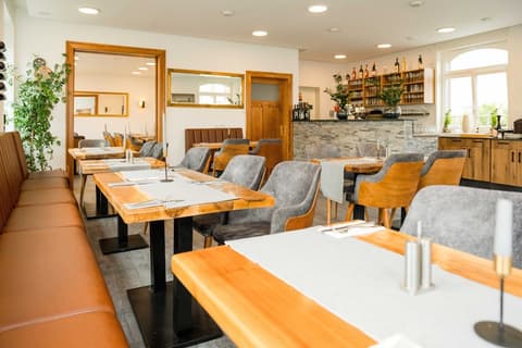 ROCA Restaurant & Hotel