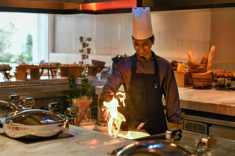 Novotel Riyadh Sahafa, Restaurant