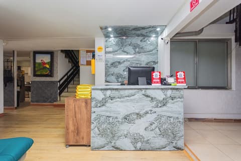 Hotel Lares 70 Laureles, Reception