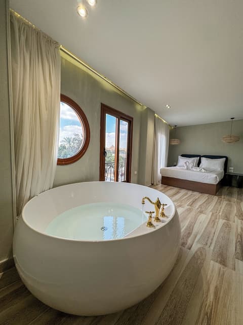 Almas Pyramids View, Room