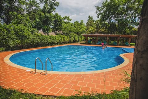 Hanchey Bamboo Resort, 