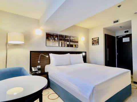 Bucharest Unirii Square - Handwritten Collection, Room