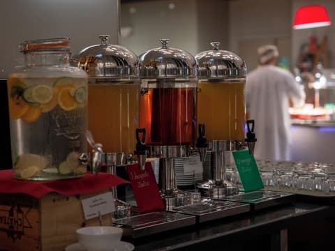 Golden Tulip Muscat, Breakfast area