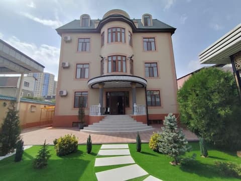 Hotel Dehlavi, Exterior