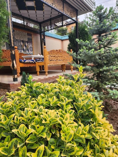 Hotel Dehlavi, Rooftop terrace