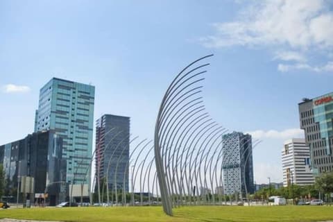 Fira POP 2 Modern Balcony by Myrentalhost, Room