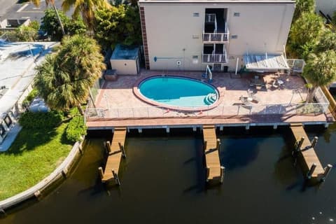 Executive Economy Lodge, Pool