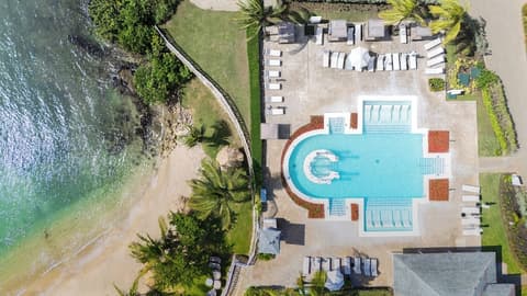 The Signature Level At Grand Palladium Lady Hamilton Resort & Spa