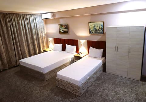 Amazon Hotel - Massage, Room