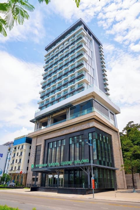 Wyndham Garden Legend Halong, Front of property
