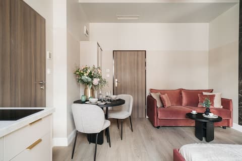 The Garden Collection, Room