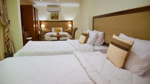 Flower Pyramids Inn, Room