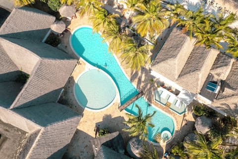 JAZ Adonia, Aerial view