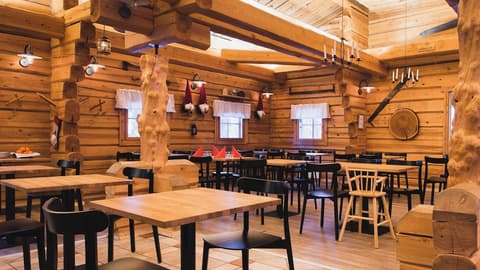 Vaattunki Wilderness Resort, Restaurant