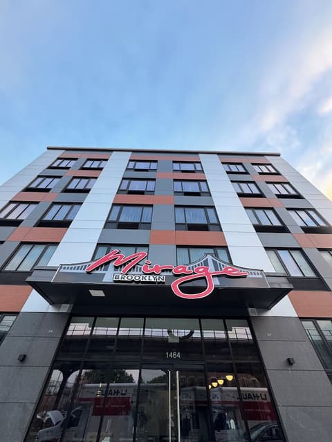 Hotel Mirage Brooklyn, Front of property