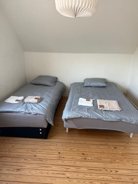 Room in Guest Room - North Beach Inn House