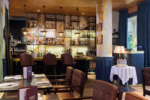 NEMI Hotel, Restaurant