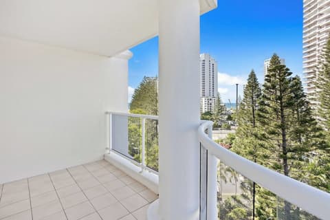 Oscar on Main - Heart of Main Beach