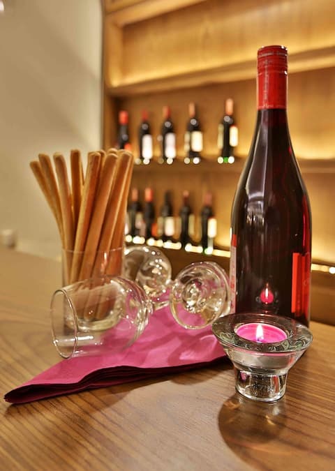 Bon Hotel Hagia Sophia, Food and drink