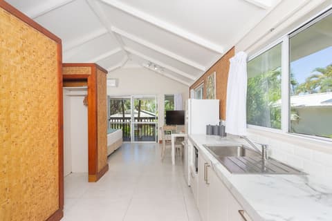 Muri Lagoon View Bungalows, Private kitchen