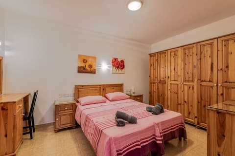 Harbour Lights Apartments by Getaways Malta, Room