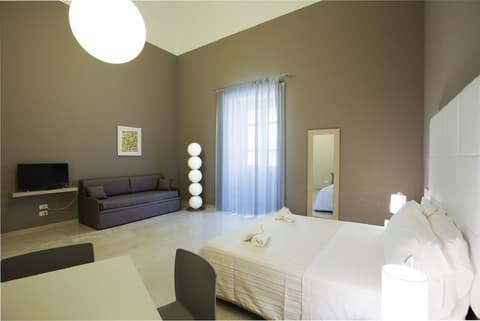 Central Gallery Rooms