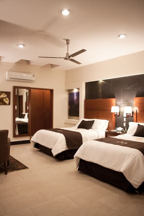 Hotel Ecce Inn & Spa