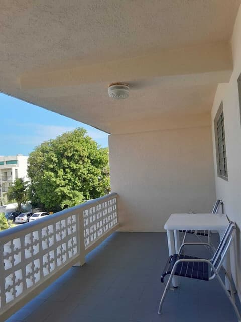 Melrose Beach Apartments