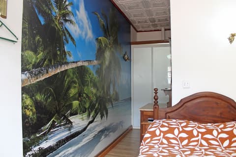 Pensão França, Room