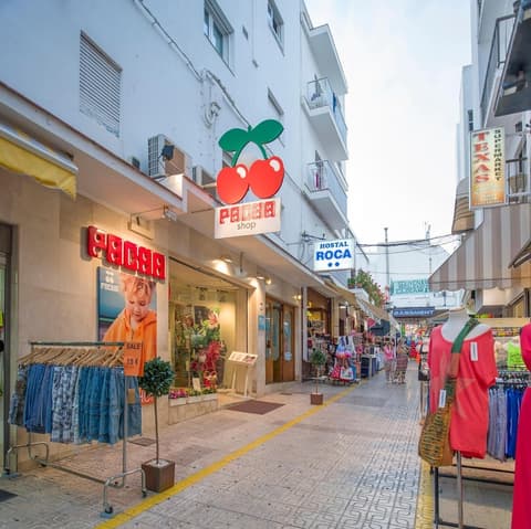 Hostal Roca, Exterior