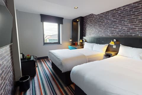 Village Hotel Glasgow, Room