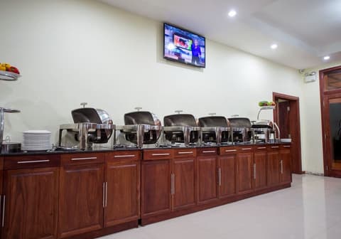 Raphael's Hotel, Restaurant