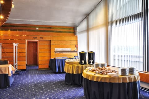 Hotel Olympik, Dining