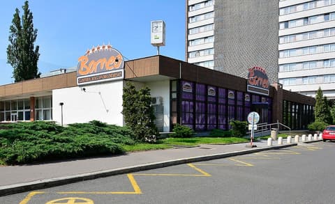 Hotel Artemis, Casino