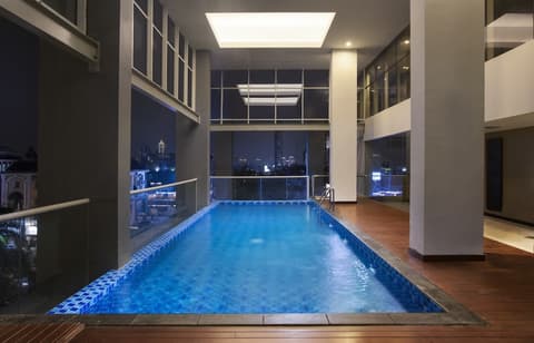 Nemuru Grand Bellevue Radio Dalam