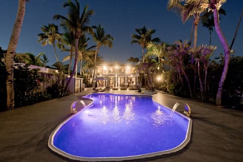 TRACADERO Beach Club and Holidays Rentals