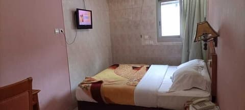 Peninsula Plaza Hotel, Room