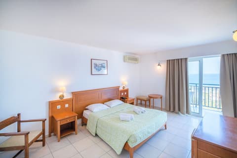 Semiramis Village, Room