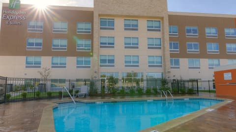 Holiday Inn Express & Suites Tulsa Midtown by IHG, Pool
