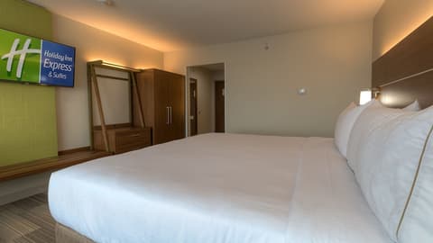 Holiday Inn Express & Suites Tulsa Midtown by IHG, Room