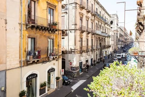 Catania Inn, Exterior