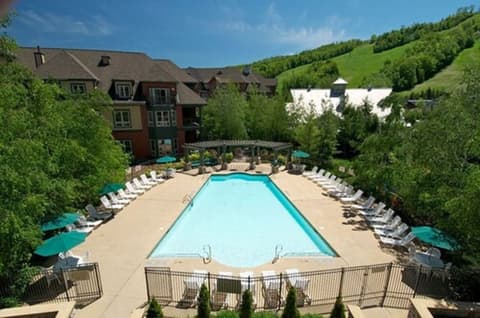Blue Mountain Resort Village Suites, Outdoor pool