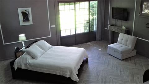 Gala Da Vittoria, Front of property