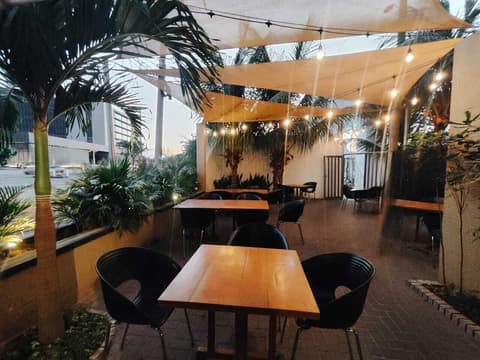 Terranova Suites, Bar (on property)