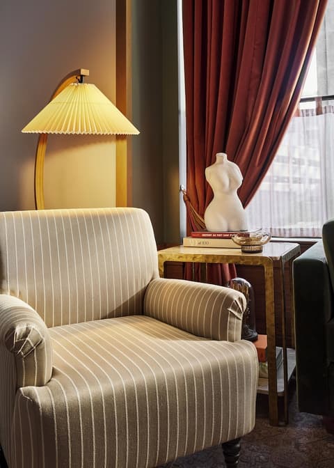 Fidelity Hotel, Lobby sitting area